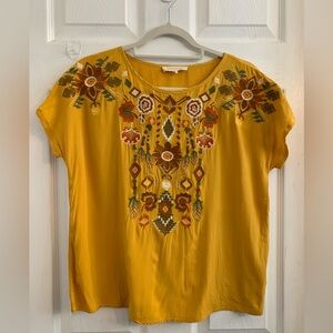 Solitaire women’s sleeveless Floral Embroidered Blouse. Size small $10
